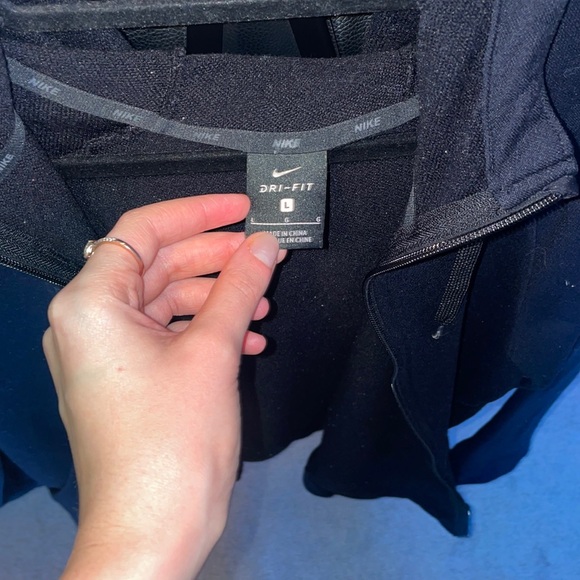 Men’s Nike sweater (SOLD) - Picture 5 of 6